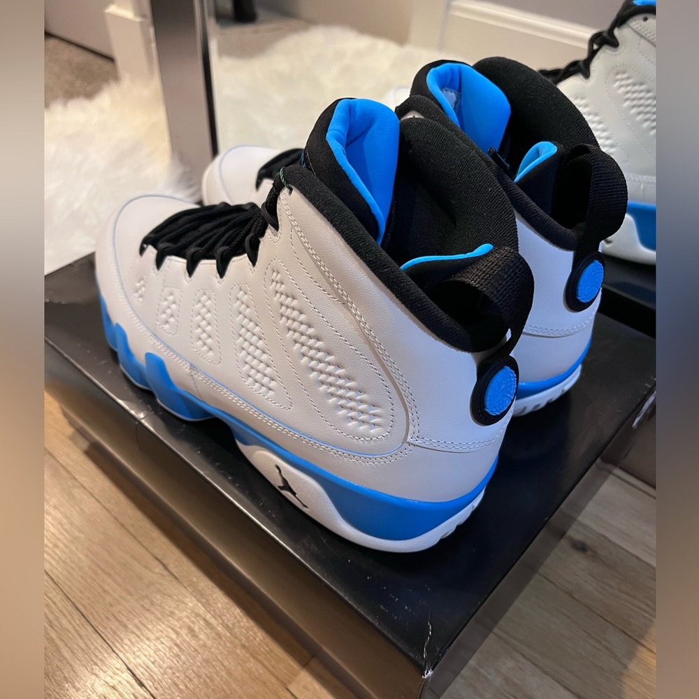 Nike Air Jordan Men’s Retro 1 White/Black/Powder Blue Sneakers - Picture 5 of 11